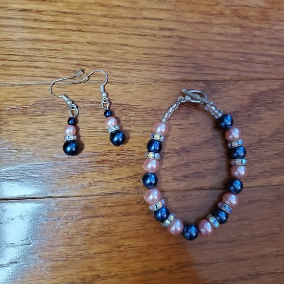 Light Pink and blue matching bracelet and earrings. Handmade. Metal clasps. - Picture 2 of 4